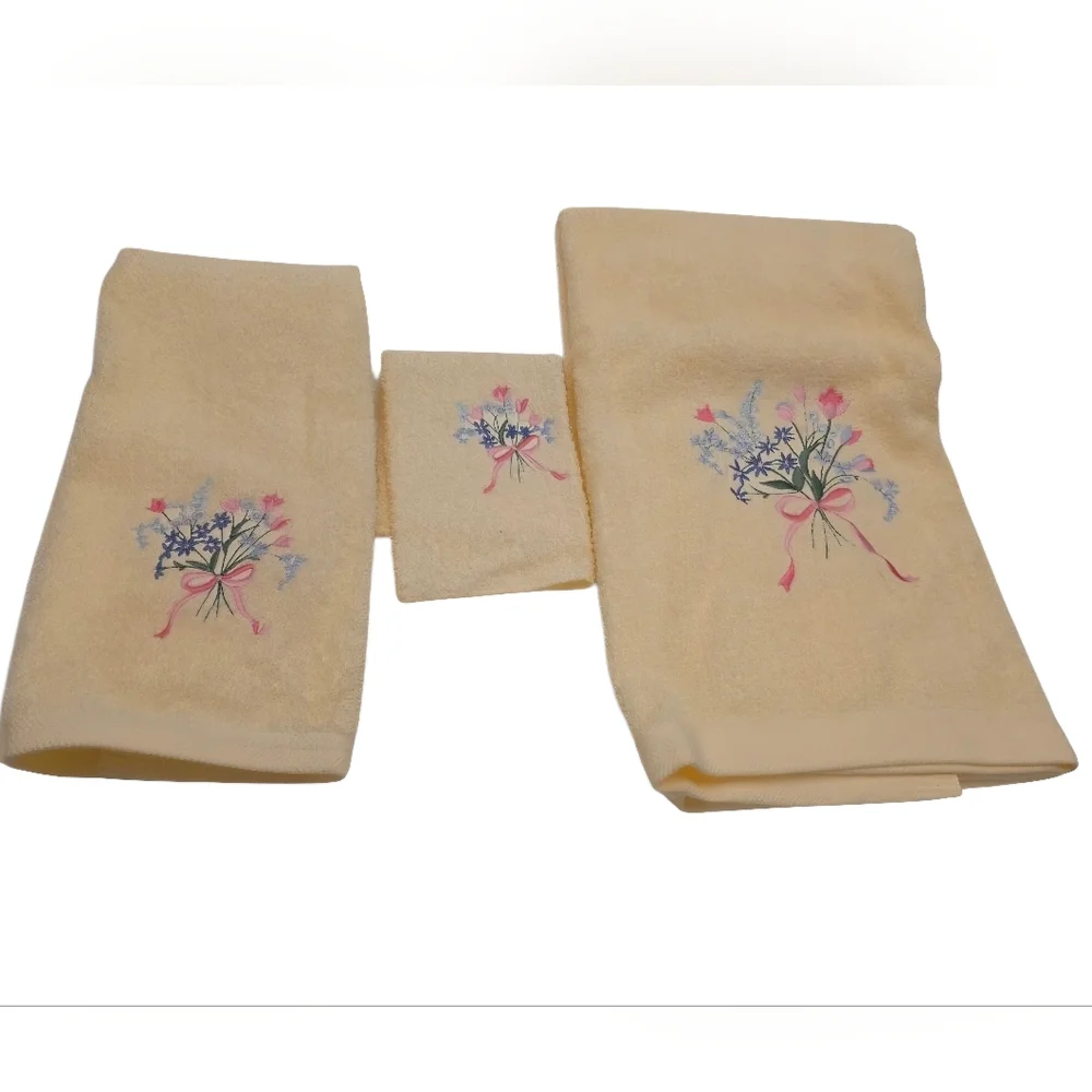 Vintage 3-Piece Yellow Towel Set – Embroidered Floral Bouquet – Bath, Hand, Wash